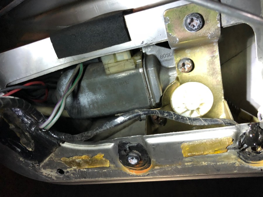 motor in door clouseup